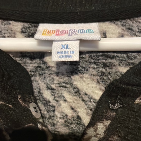 Xl LuLaRoe long sleeve shirt. Worn once, very comfy. - Picture 2 of 3